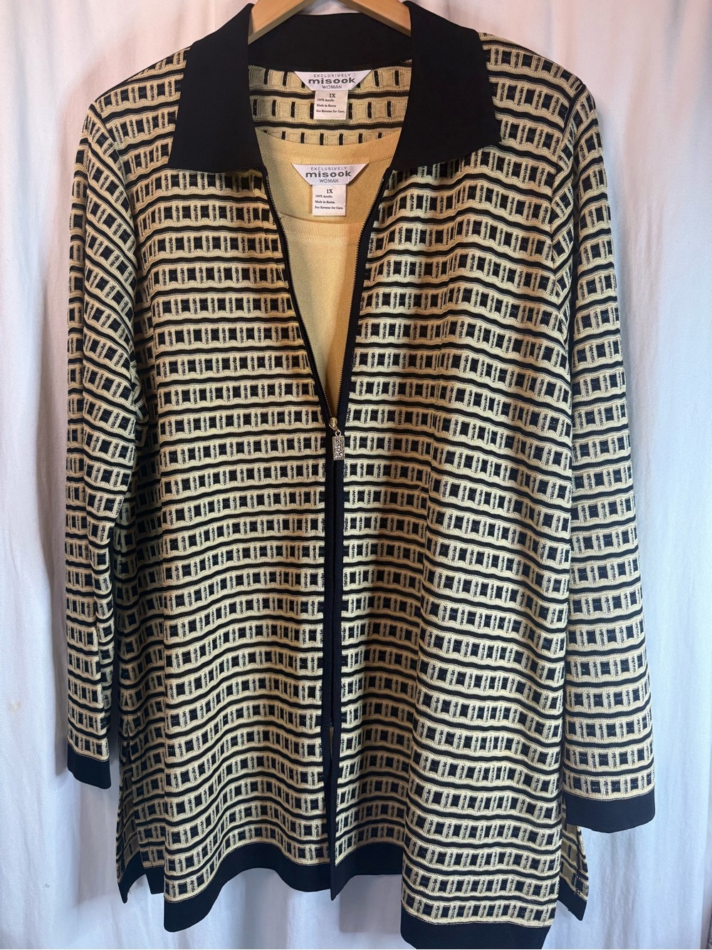 🐝Exclusively Misook Black/Gold Zippered Cardigan Jacket with Tank - 2 Pieces 🐝
